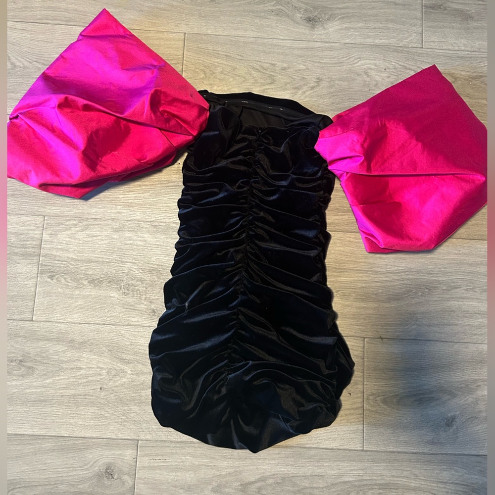 ASOS LUXE velvet dress with extreme satin sleeve in black and pink - Picture 6 of 7